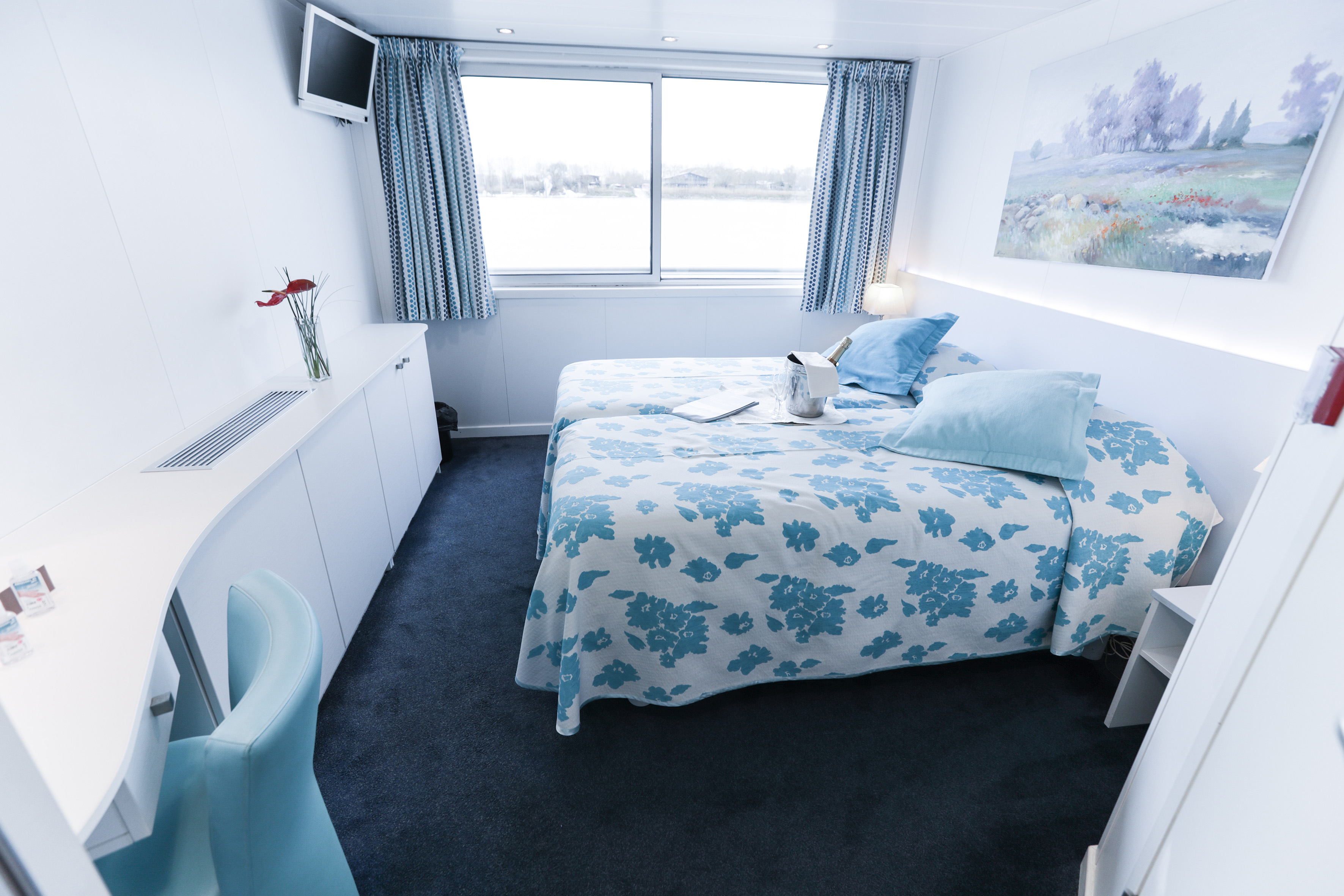 CroisiEurope MS Cyrano de Bergerac Cabin 1.jpg